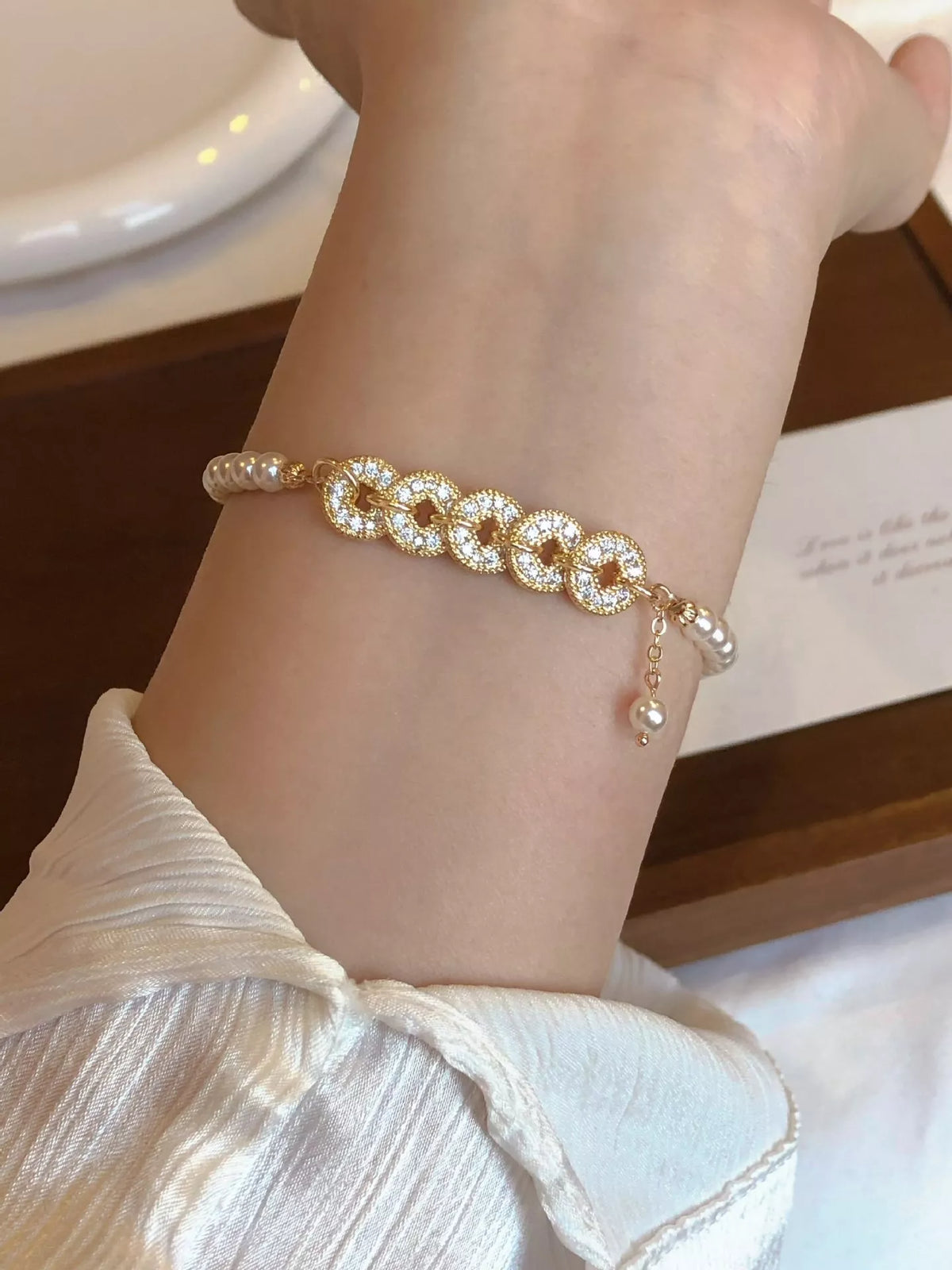 18K Gold-Plated Pearl Coin Bracelet – Spearmint 18K Gold-Plated Pearl Coin Bracelet – Spearmint